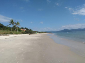 APTO NA PRAIA DE 1 DORMITORIO COM VISTA PRO MAR a POUCOS PASSOS DA AREIA
